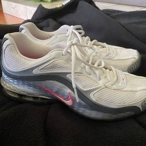 Nike Reax Run 5 Womens size 8.5 white silver running walking gym shoes sneakers.